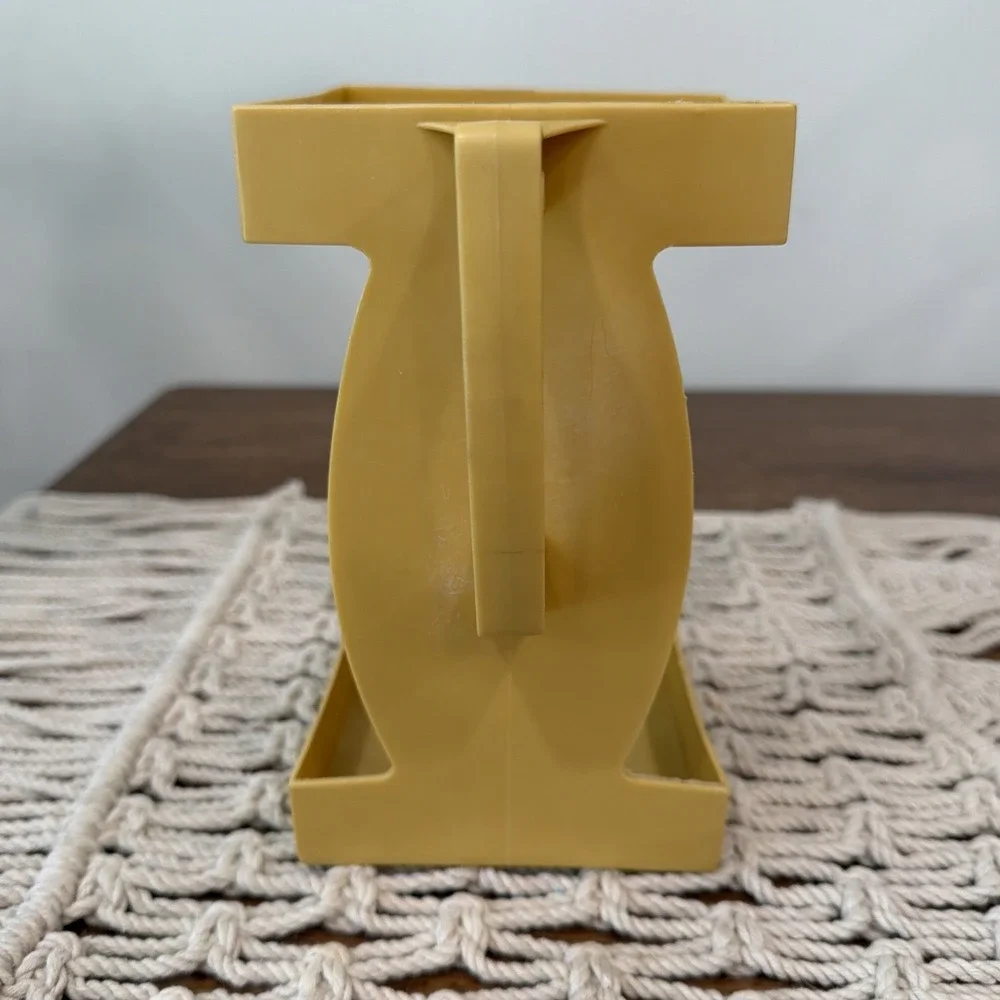 EZ Carton Holder Harvest Gold Plastics Half Gallon Carton Milk Juice Caddy VGC